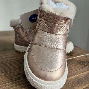 NWT Cat & Jack size 7 boots for toddler, gold